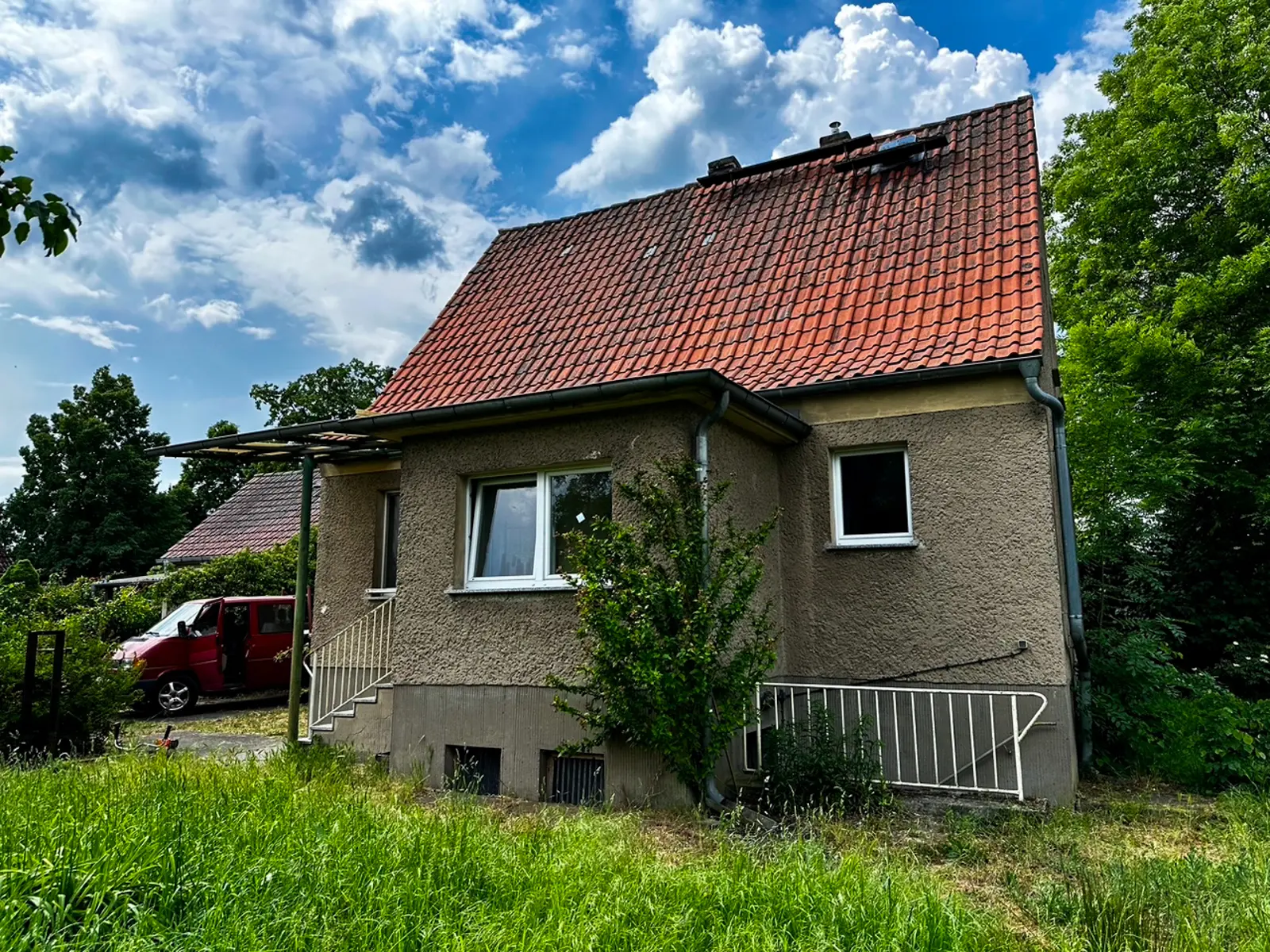 Einfamilienhaus mit Garten — typisches Objekt für eine unabhängige Baubegleitung